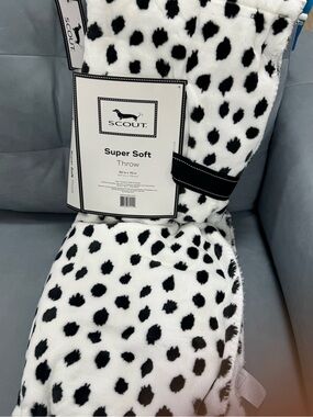 SCOUT Super Soft Dalmatian Print Throw - Black & White